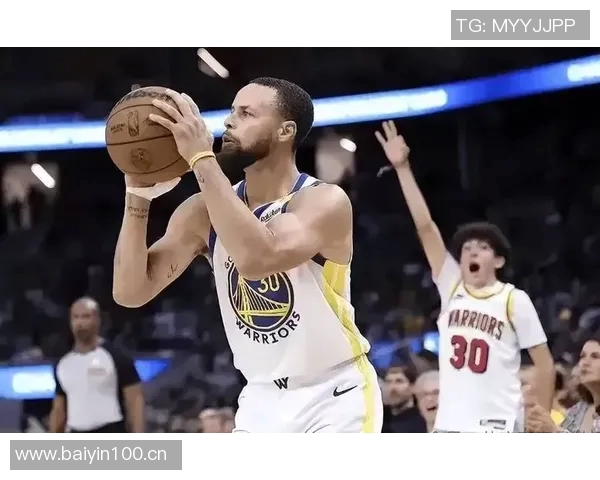 库里盛赞巴特勒训练赛表现出色攻防两端展现统治力 库里盛赞巴特勒训练赛表现出色攻防两端展现统治力