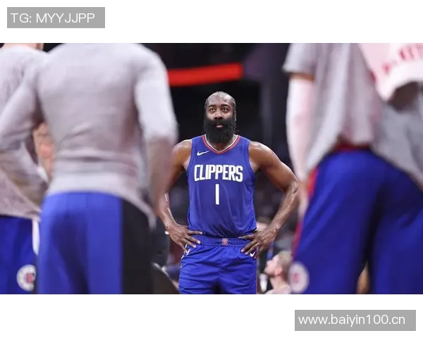 快船客场挑战国王小卡哈登卫衣亮相科林斯酷炫登机照曝光 快船客场挑战国王小卡哈登卫衣亮相科林斯酷炫登机照曝光