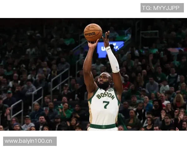 杰伦布朗:全力以赴展现自我同时激励身边队友共同进步 杰伦布朗:全力以赴展现自我同时激励身边队友共同进步