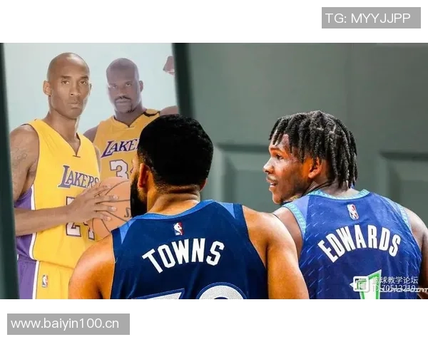 唐斯自豪于华子成就每次路过阿迪门店必停留欣赏他的海报