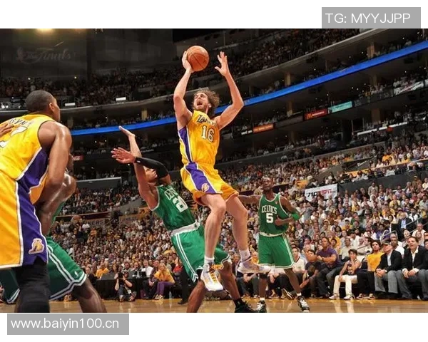 湖人传奇球员武贾西奇格林霍里携手为洛杉矶社区送温暖火鸡 湖人传奇球员武贾西奇格林霍里携手为洛杉矶社区送温暖火鸡