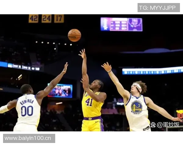 詹姆斯团队呼吁湖人谨慎安排出场时间他将缺席季前赛首战